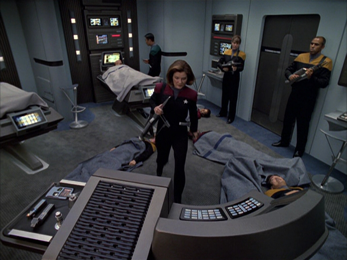 extant_StarTrek_VOY_6x01-EquinoxPart2_00441.jpg