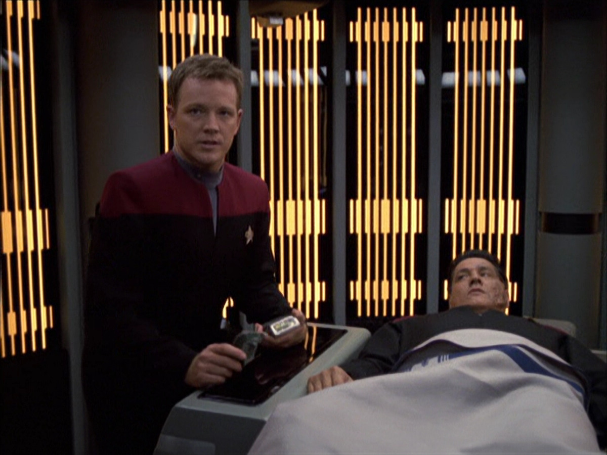 extant_StarTrek_VOY_6x01-EquinoxPart2_00452.jpg