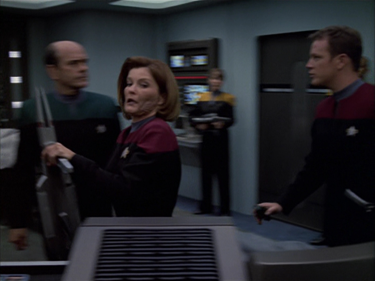 extant_StarTrek_VOY_6x01-EquinoxPart2_00458.jpg