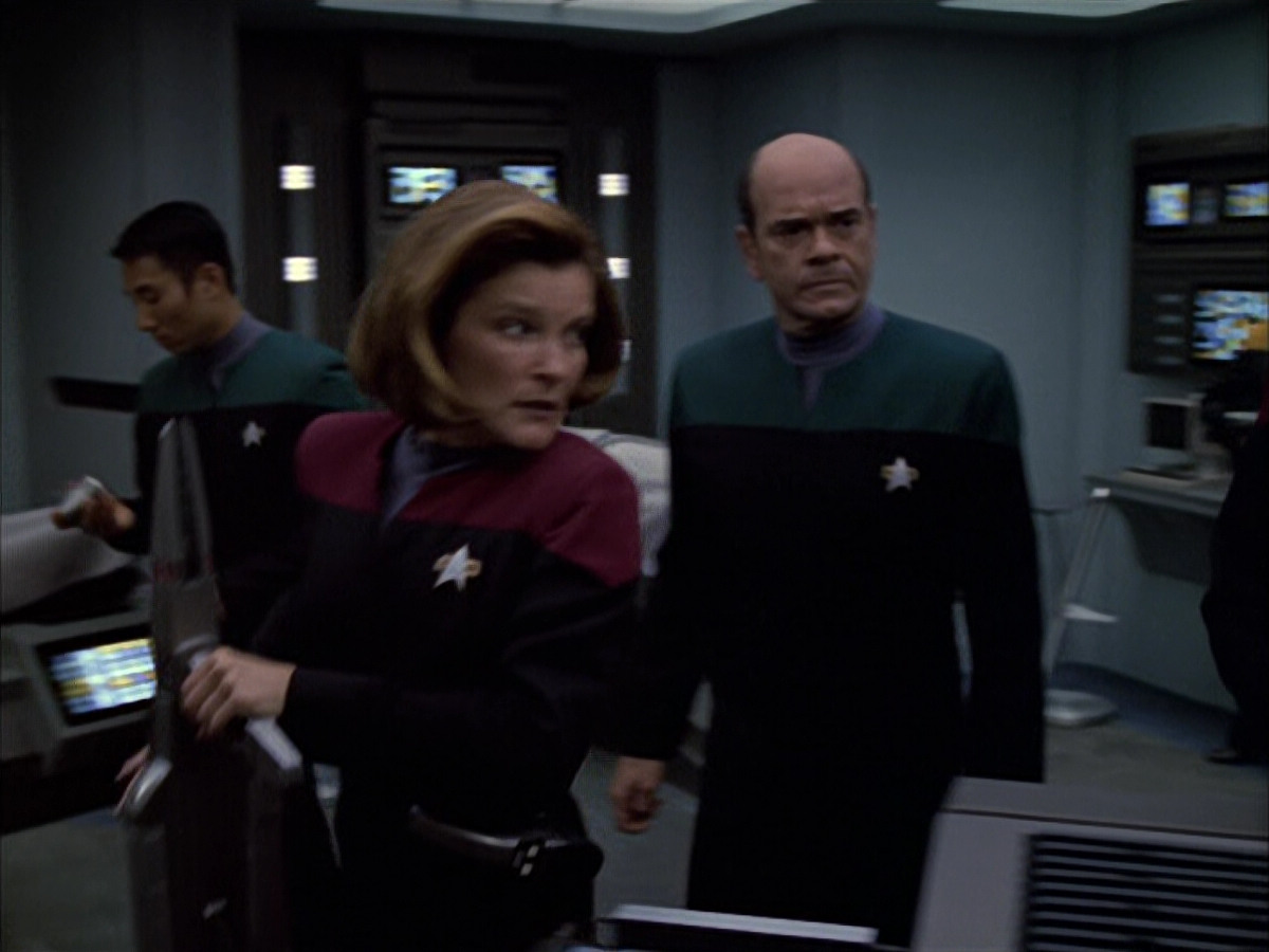 extant_StarTrek_VOY_6x01-EquinoxPart2_00459.jpg