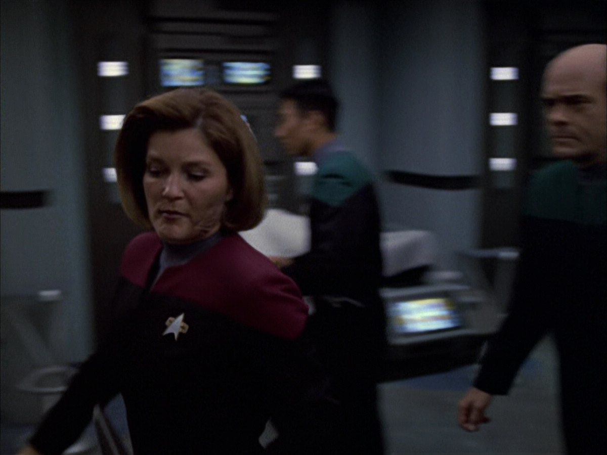 extant_StarTrek_VOY_6x01-EquinoxPart2_00460.jpg