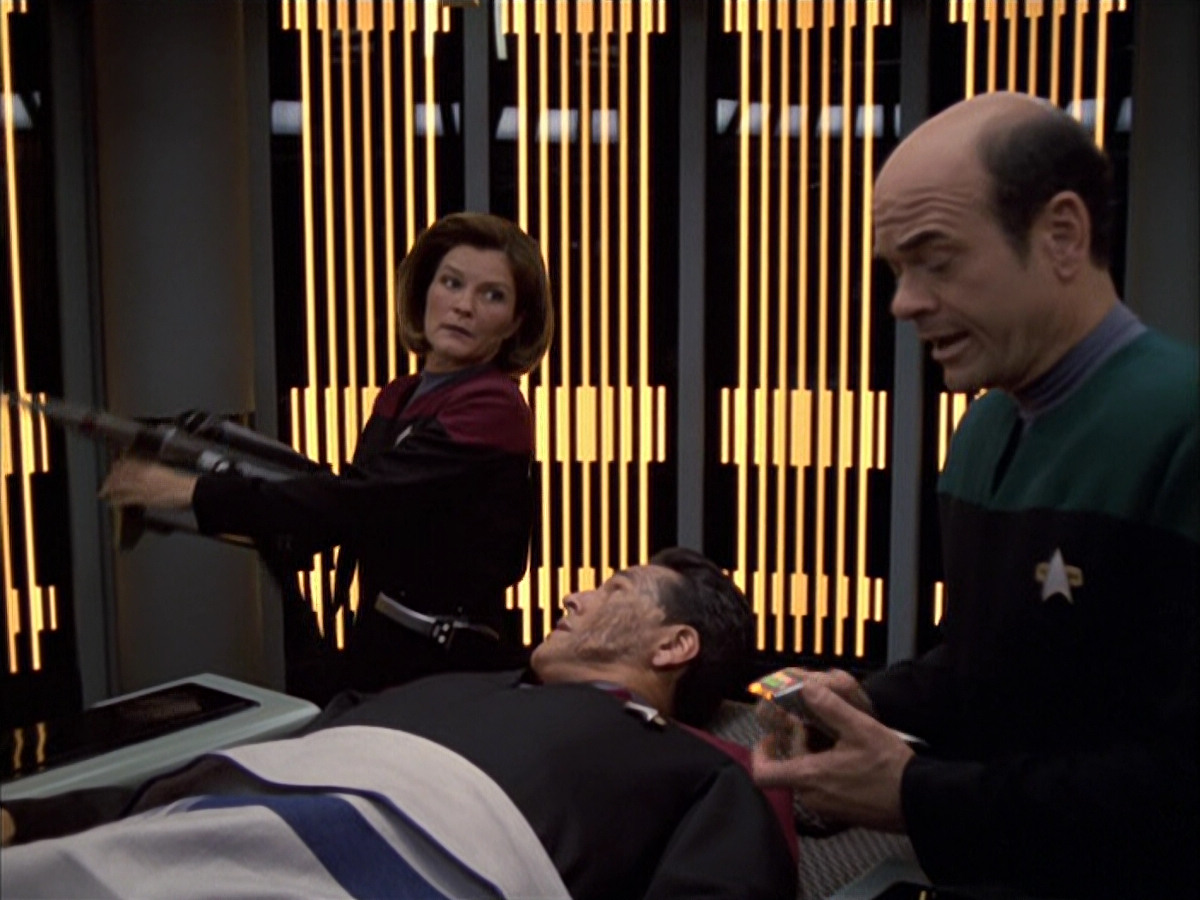 extant_StarTrek_VOY_6x01-EquinoxPart2_00468.jpg