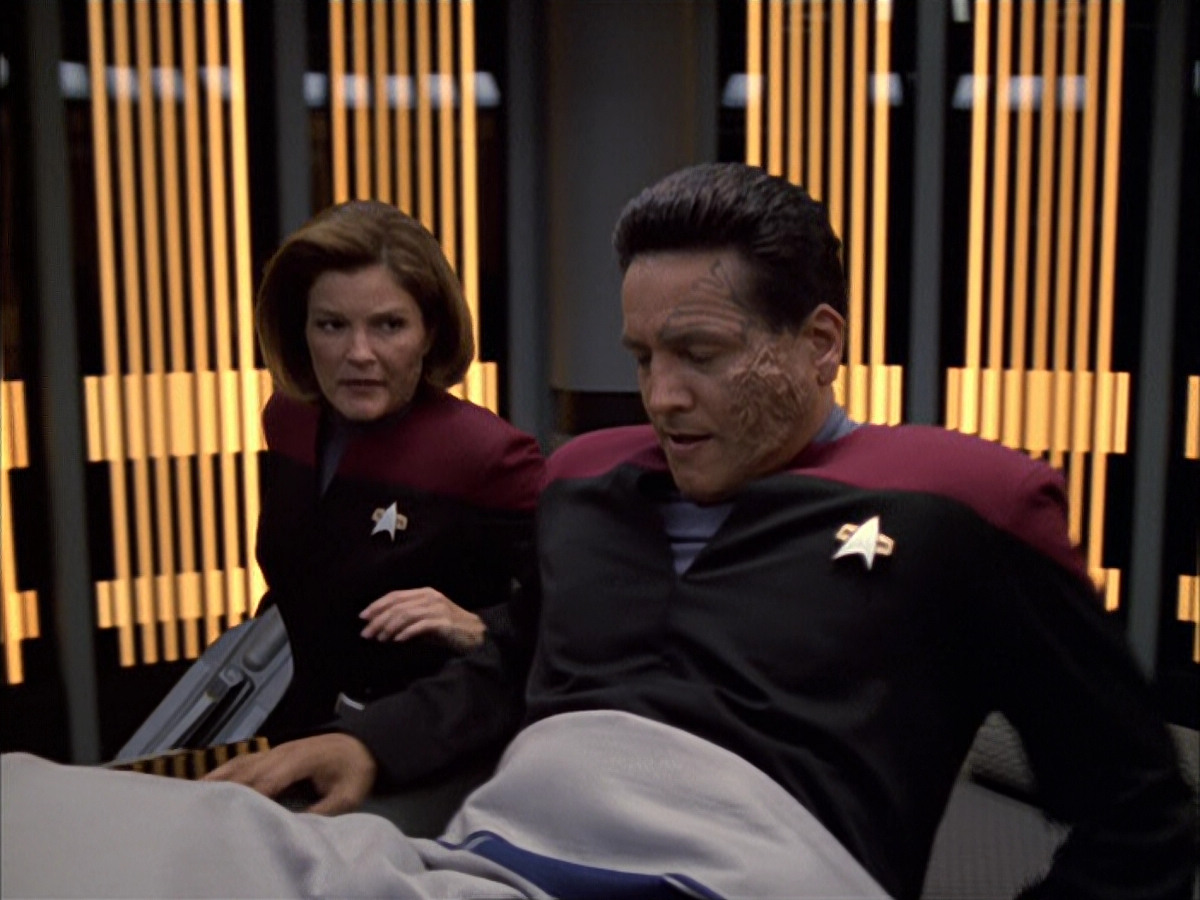 extant_StarTrek_VOY_6x01-EquinoxPart2_00478.jpg