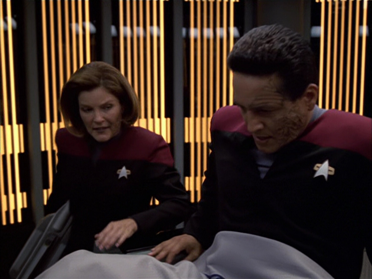 extant_StarTrek_VOY_6x01-EquinoxPart2_00479.jpg