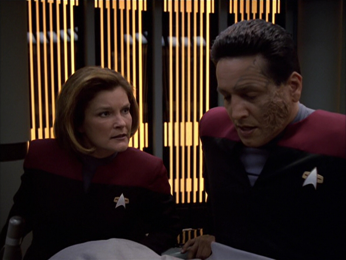 extant_StarTrek_VOY_6x01-EquinoxPart2_00482.jpg