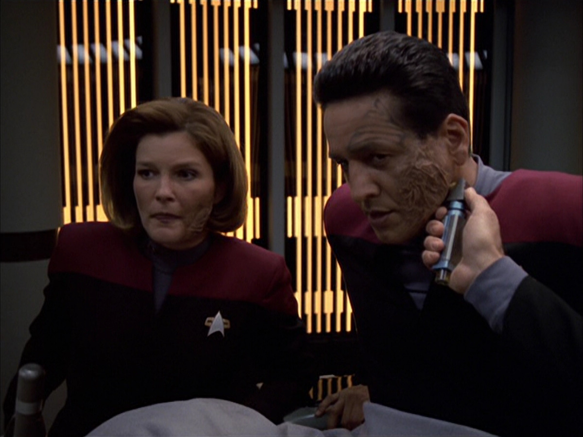 extant_StarTrek_VOY_6x01-EquinoxPart2_00486.jpg
