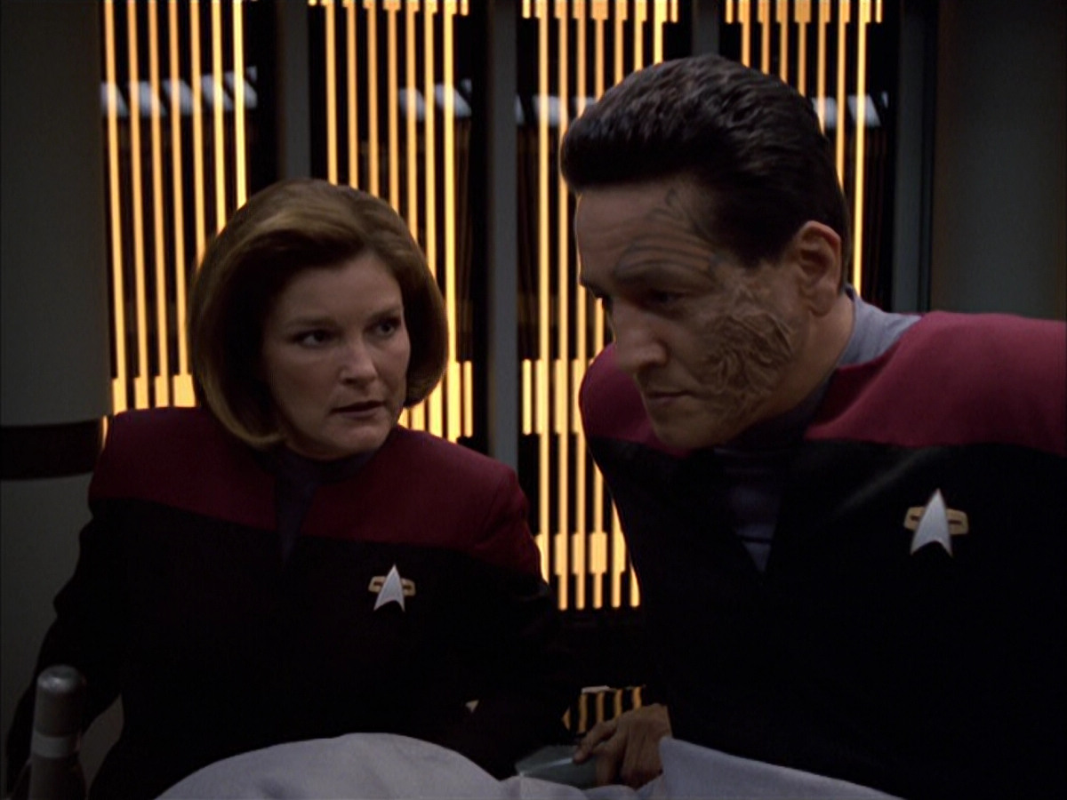 extant_StarTrek_VOY_6x01-EquinoxPart2_00488.jpg