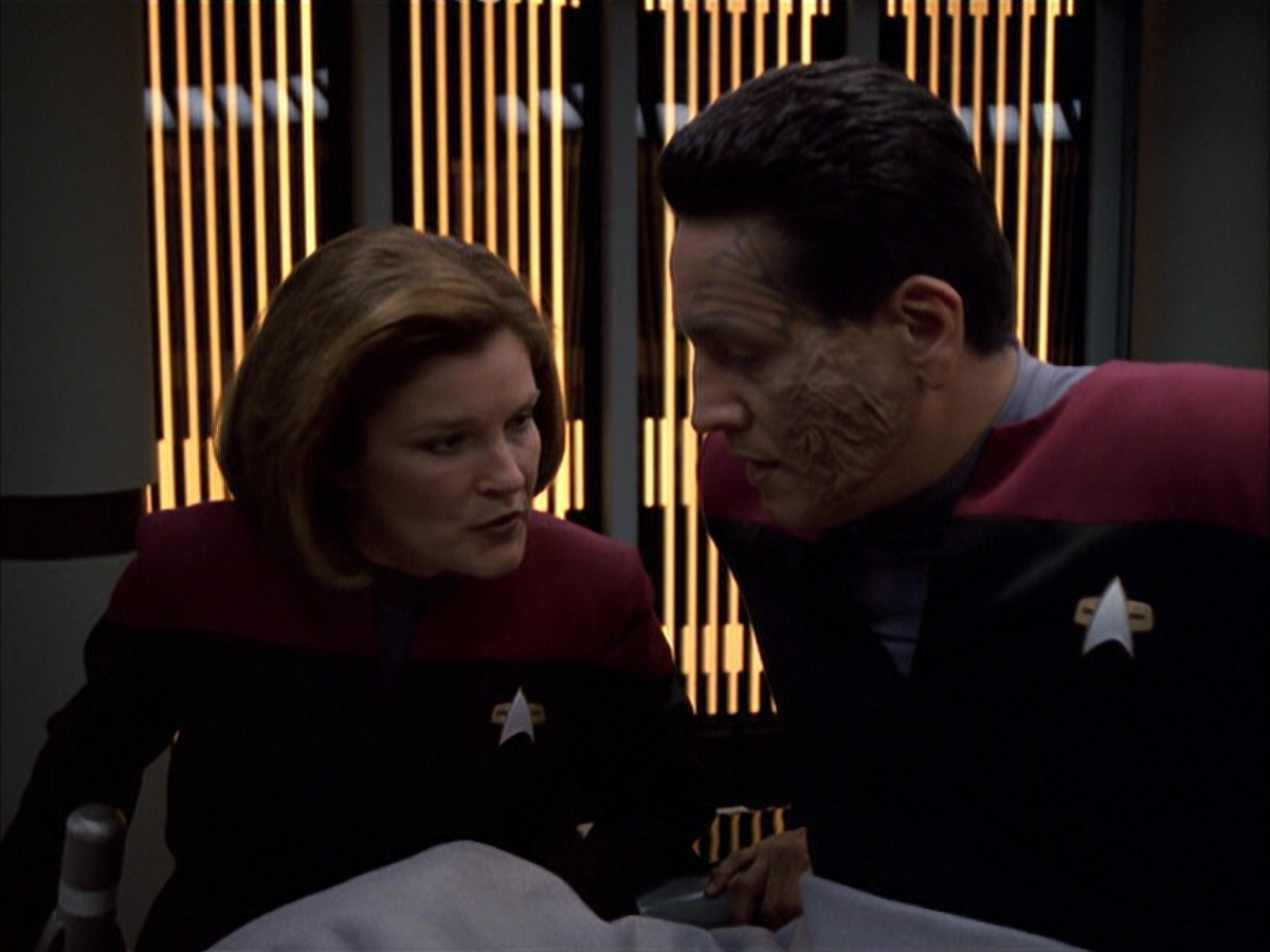 extant_StarTrek_VOY_6x01-EquinoxPart2_00505.jpg