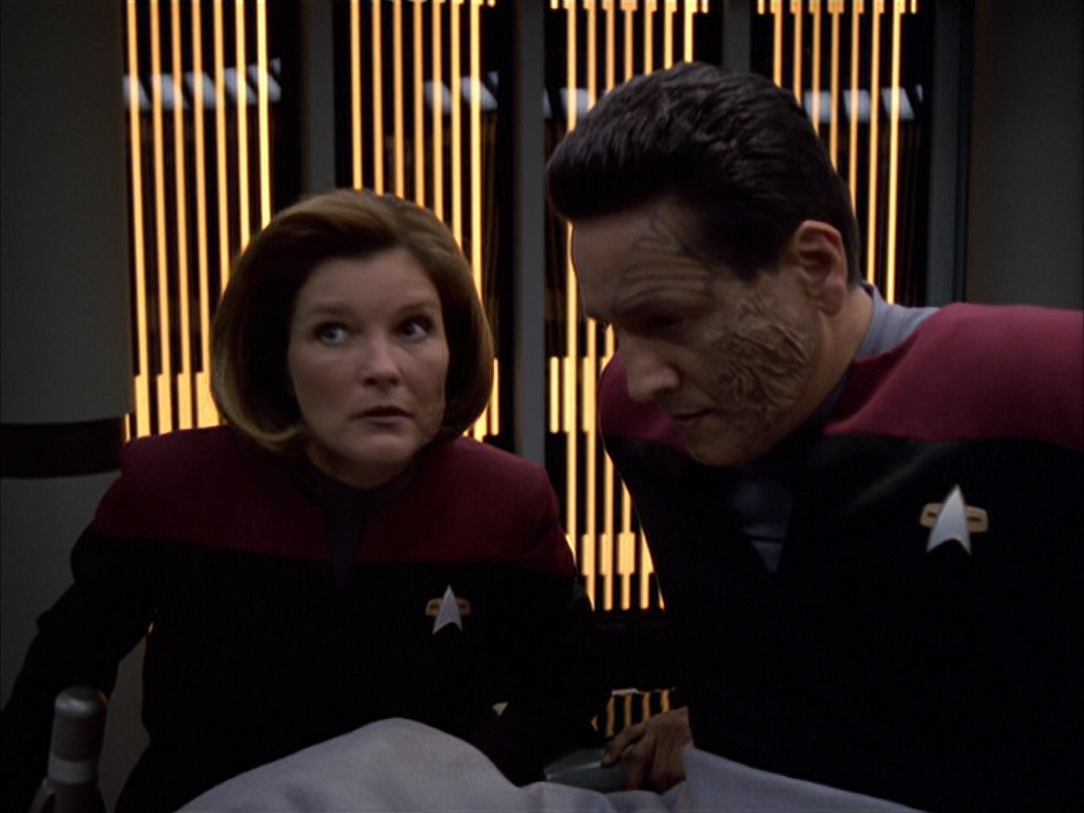 extant_StarTrek_VOY_6x01-EquinoxPart2_00506.jpg