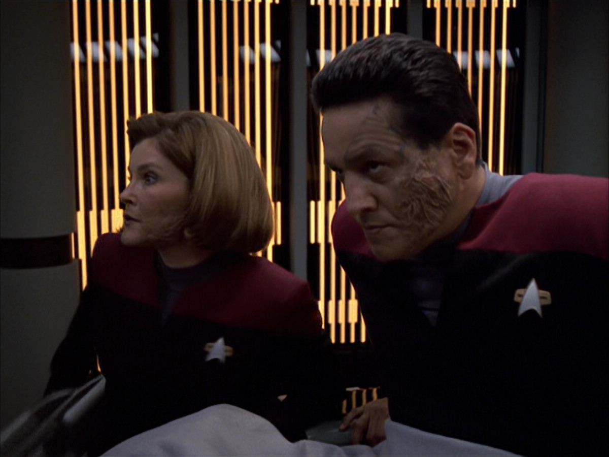 extant_StarTrek_VOY_6x01-EquinoxPart2_00507.jpg