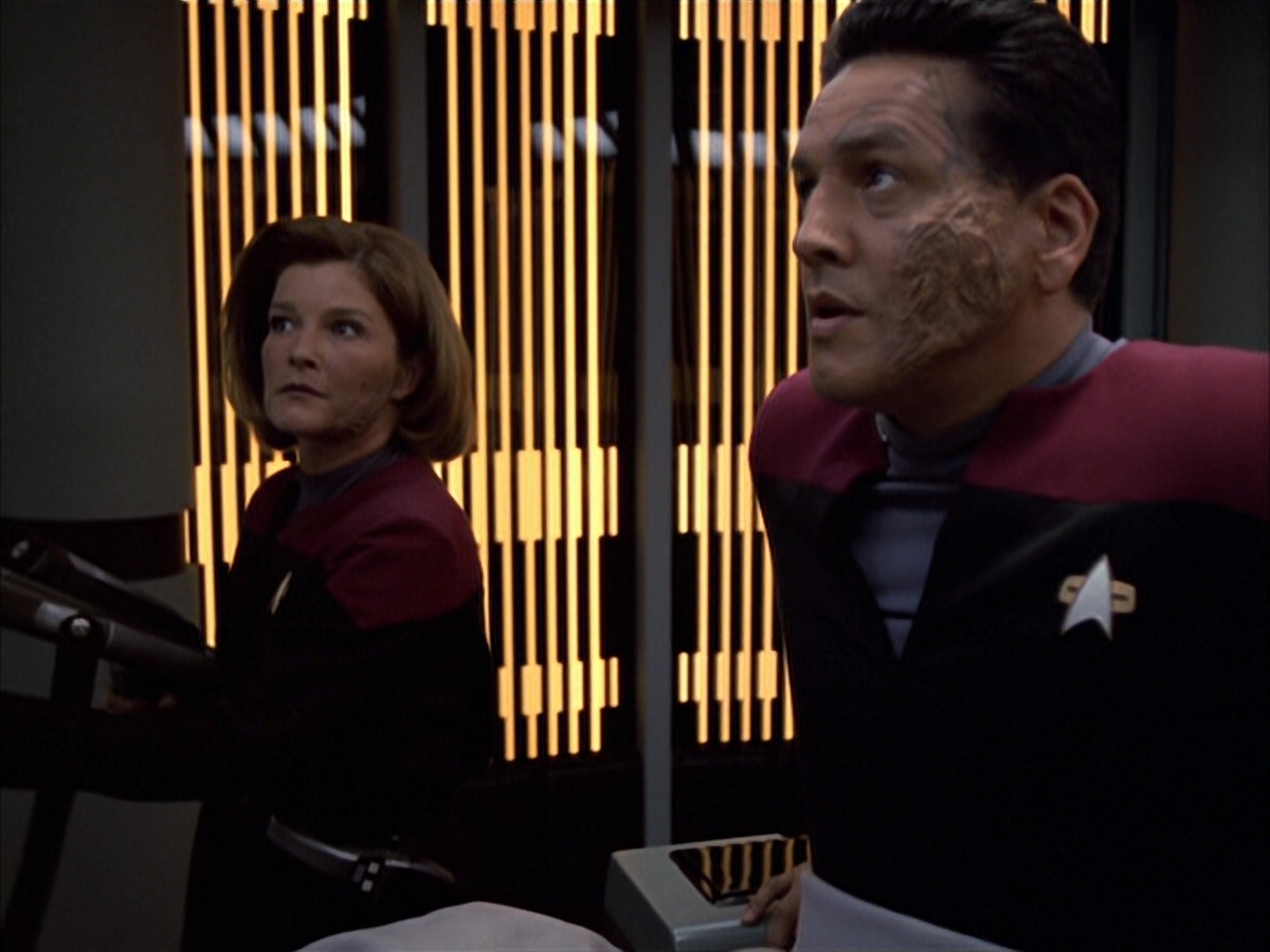 extant_StarTrek_VOY_6x01-EquinoxPart2_00509.jpg