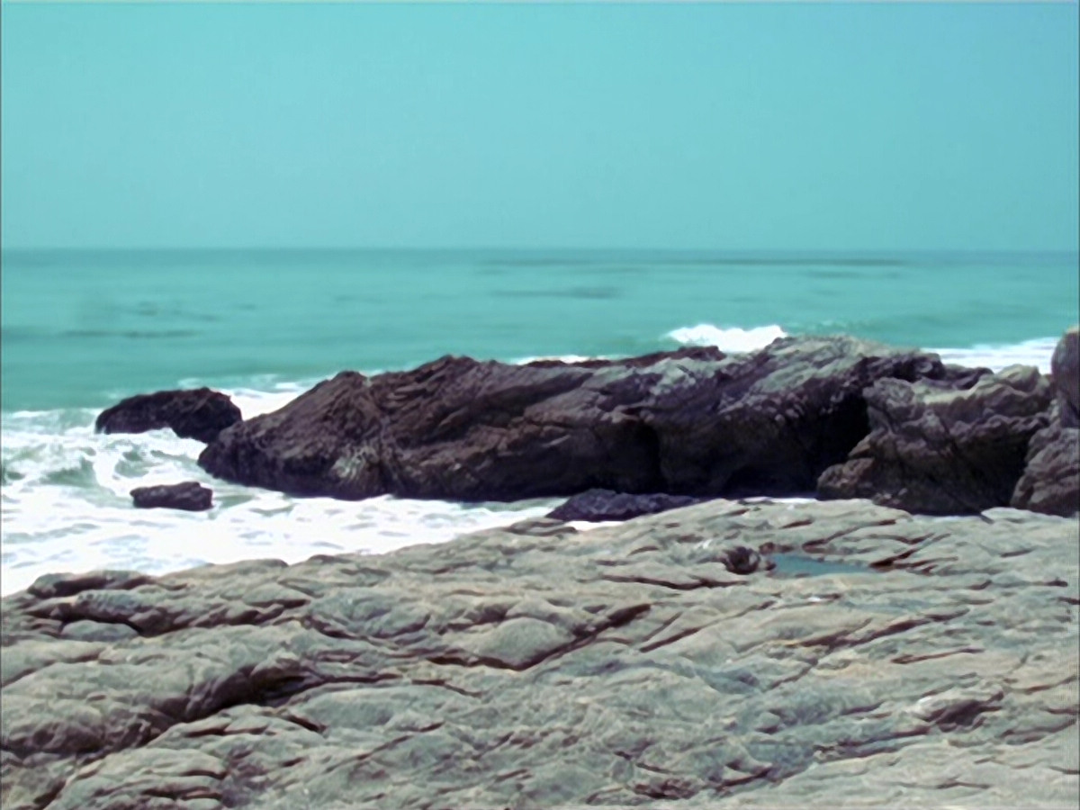 extant_StarTrek_VOY_6x01-EquinoxPart2_00517.jpg
