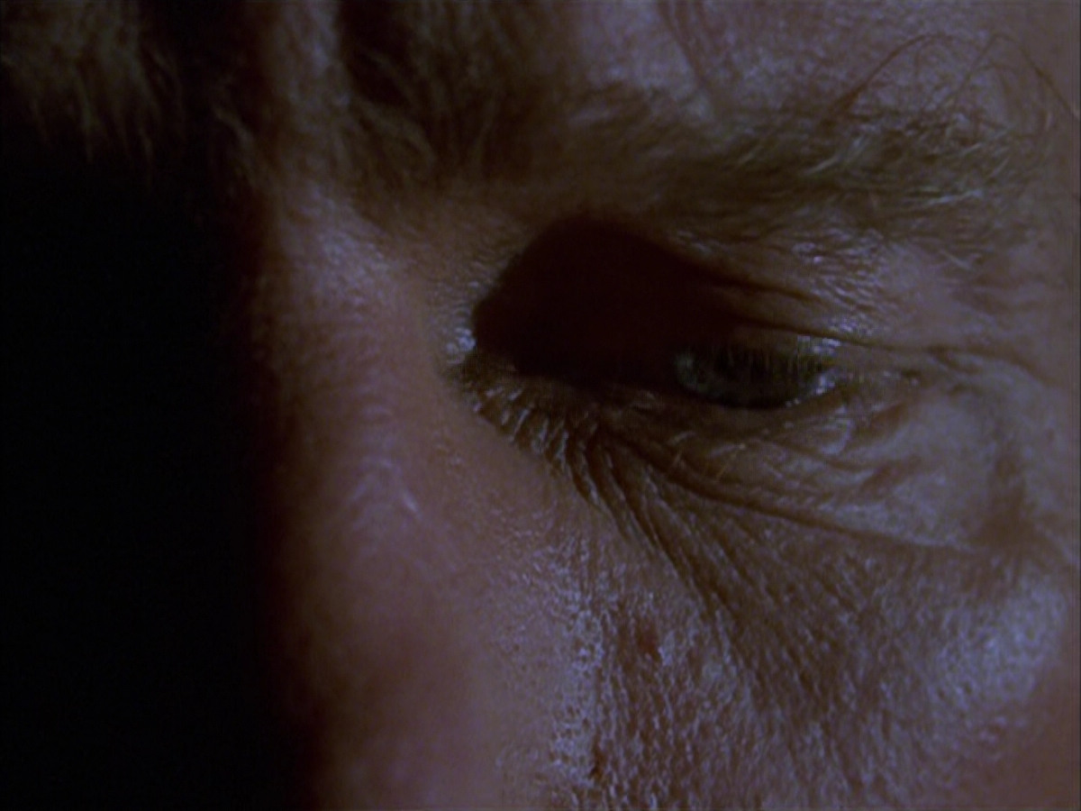 extant_StarTrek_VOY_6x01-EquinoxPart2_00521.jpg