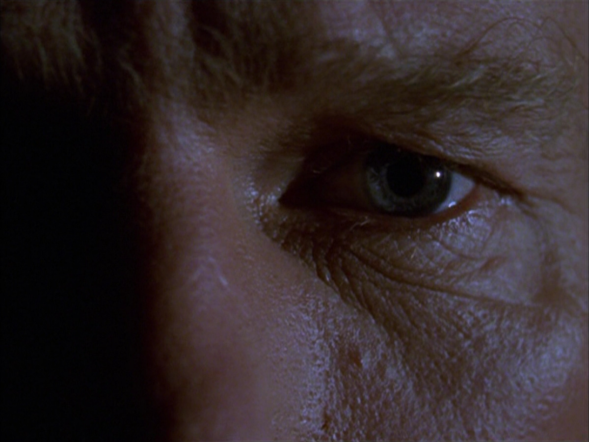 extant_StarTrek_VOY_6x01-EquinoxPart2_00523.jpg