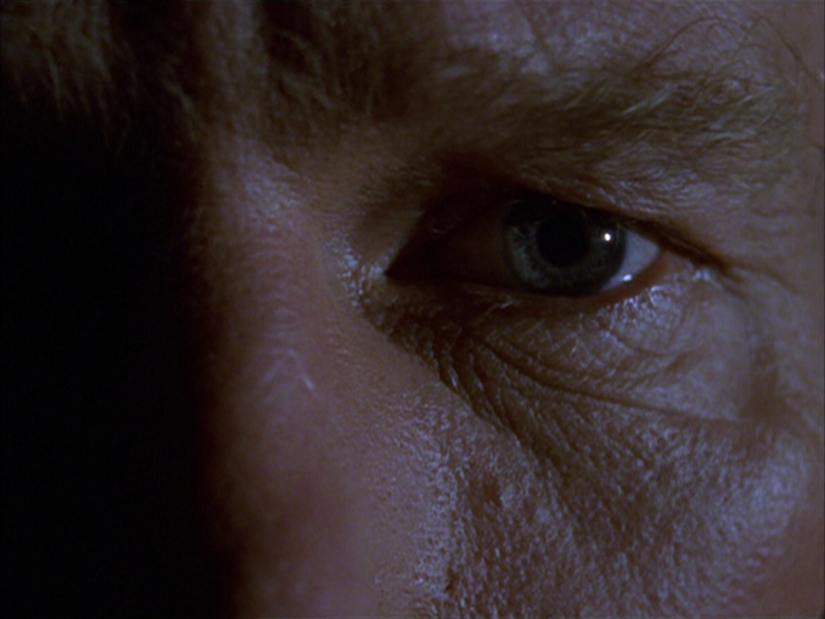 extant_StarTrek_VOY_6x01-EquinoxPart2_00525.jpg