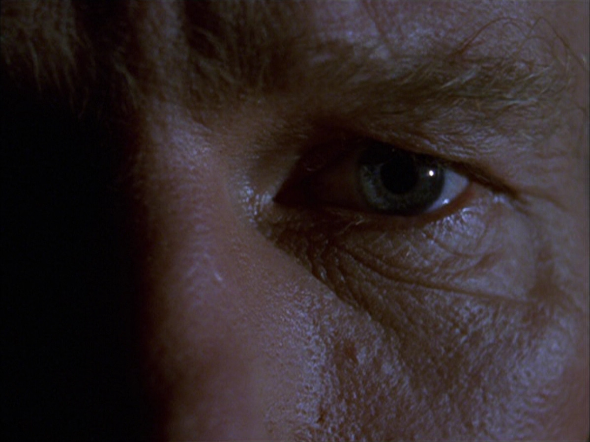 extant_StarTrek_VOY_6x01-EquinoxPart2_00526.jpg