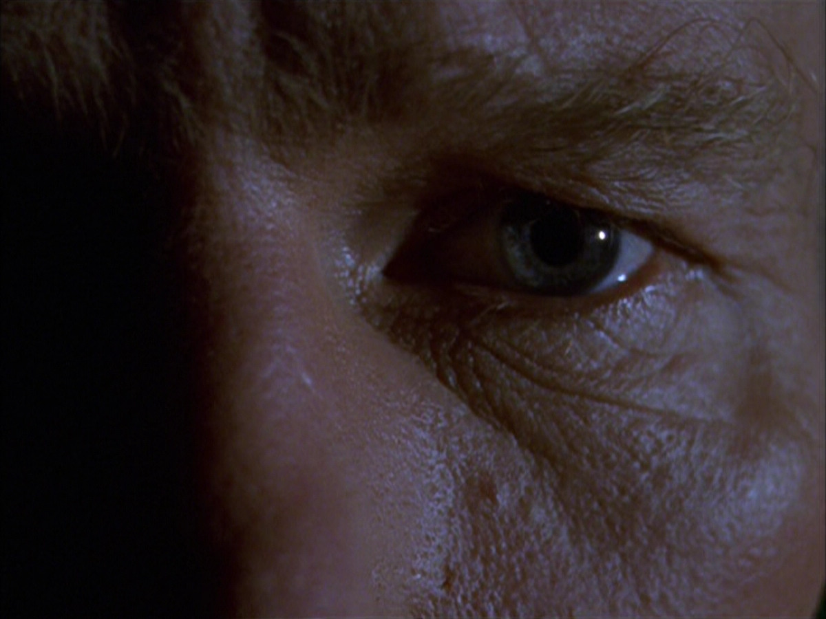 extant_StarTrek_VOY_6x01-EquinoxPart2_00527.jpg