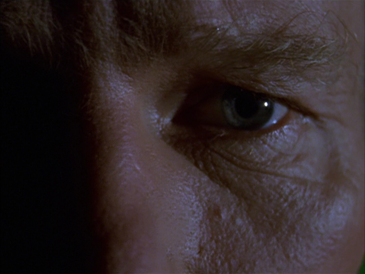 extant_StarTrek_VOY_6x01-EquinoxPart2_00528.jpg