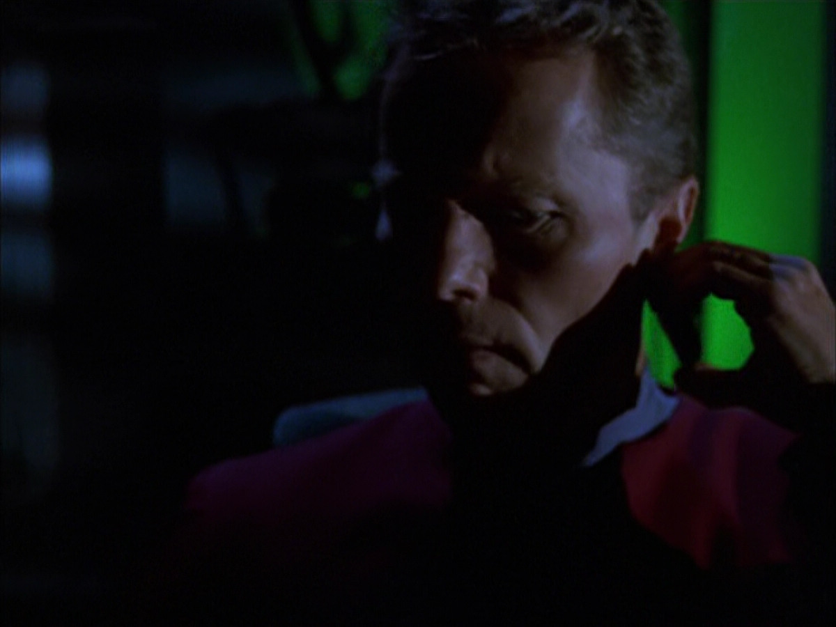 extant_StarTrek_VOY_6x01-EquinoxPart2_00530.jpg