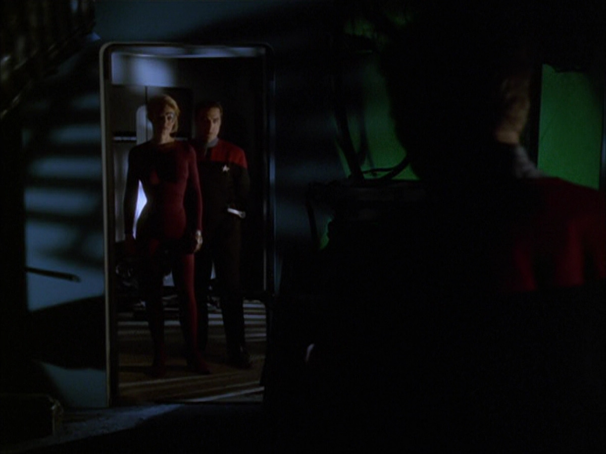 extant_StarTrek_VOY_6x01-EquinoxPart2_00534.jpg