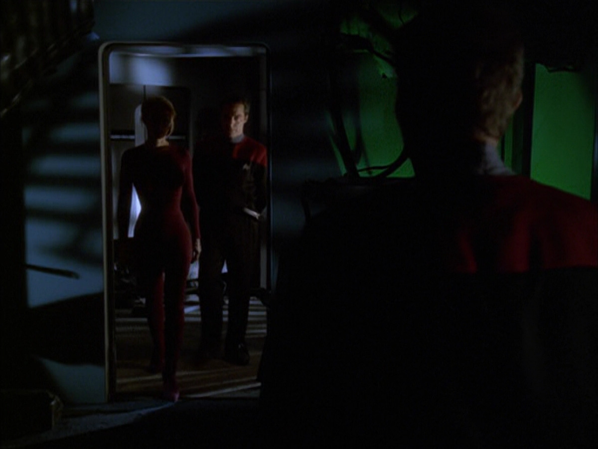 extant_StarTrek_VOY_6x01-EquinoxPart2_00535.jpg