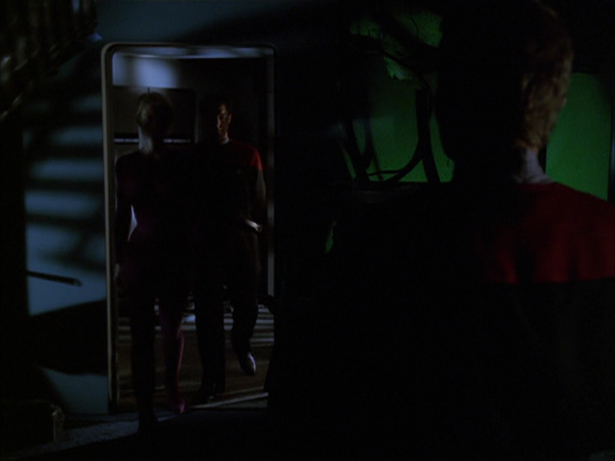 extant_StarTrek_VOY_6x01-EquinoxPart2_00536.jpg