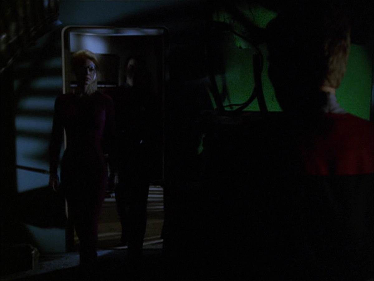 extant_StarTrek_VOY_6x01-EquinoxPart2_00537.jpg