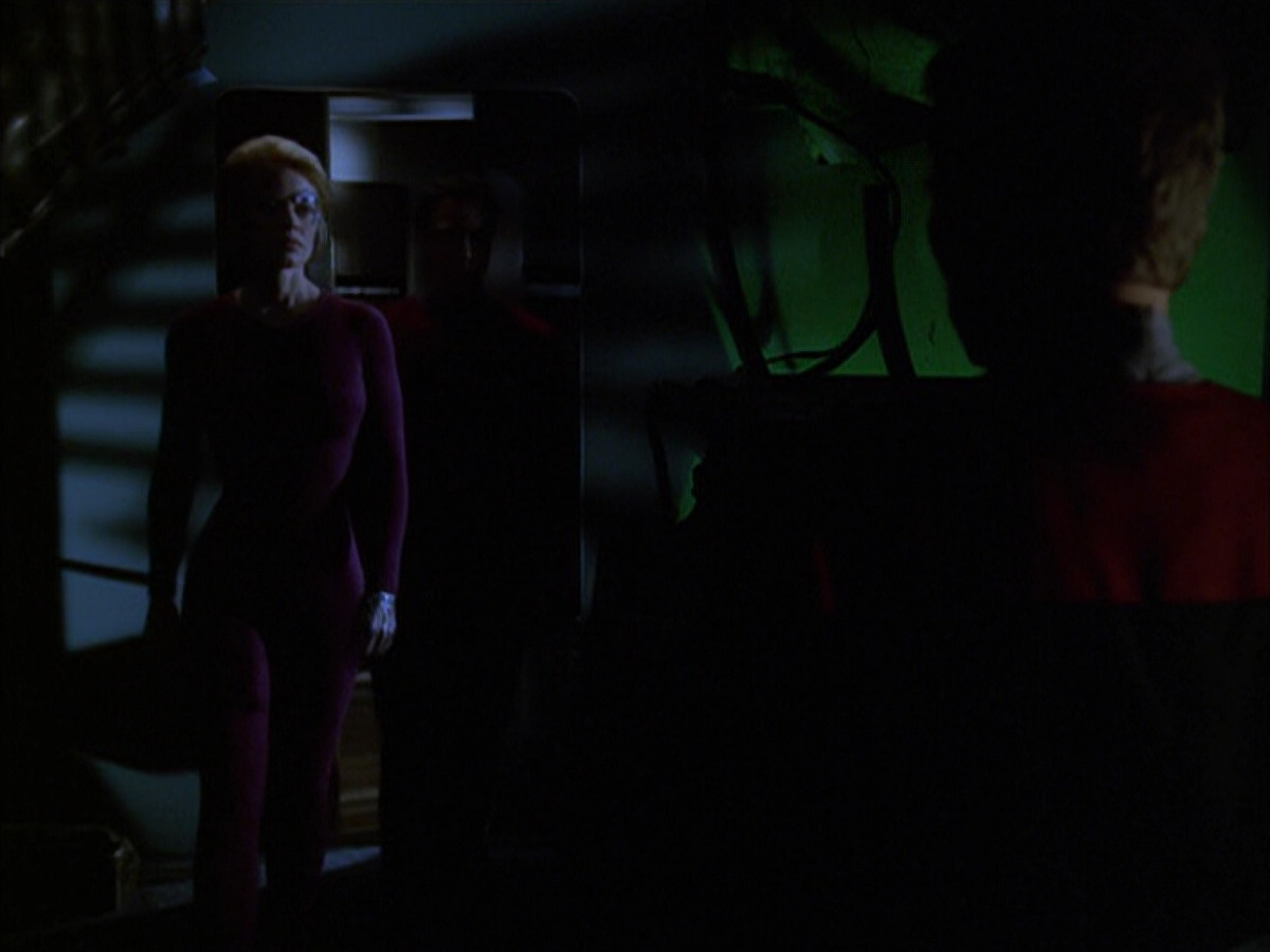extant_StarTrek_VOY_6x01-EquinoxPart2_00538.jpg