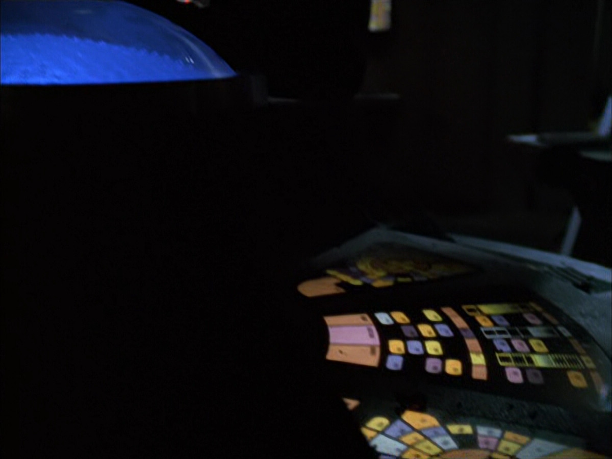 extant_StarTrek_VOY_6x01-EquinoxPart2_00642.jpg