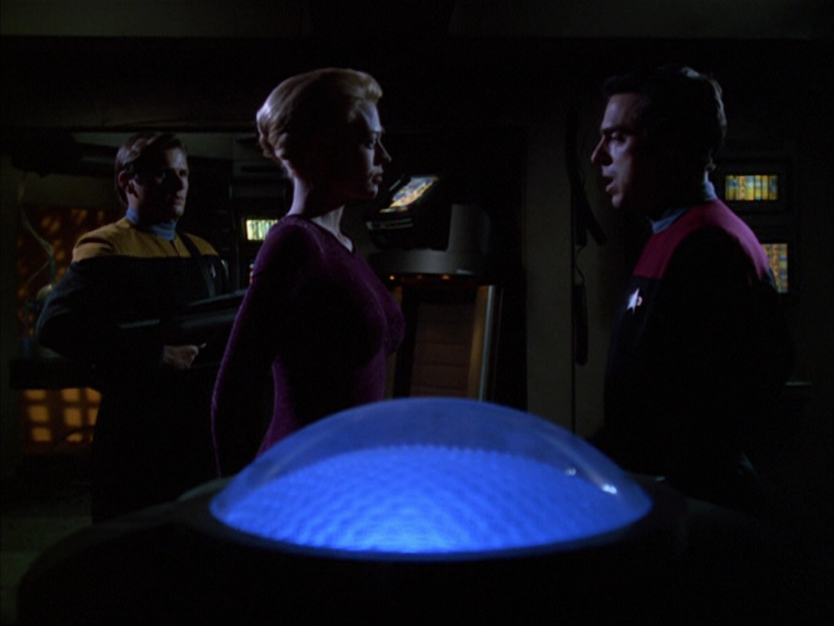 extant_StarTrek_VOY_6x01-EquinoxPart2_00652.jpg