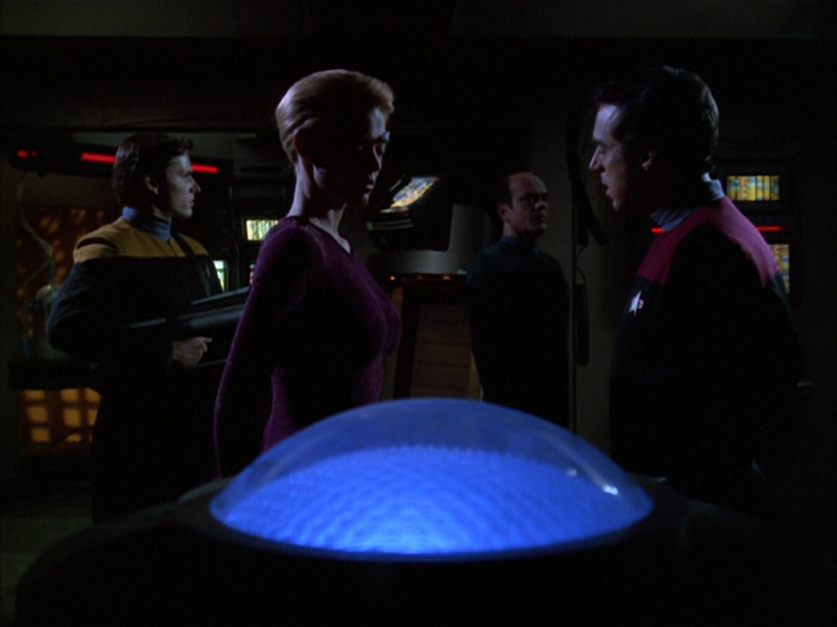 extant_StarTrek_VOY_6x01-EquinoxPart2_00679.jpg