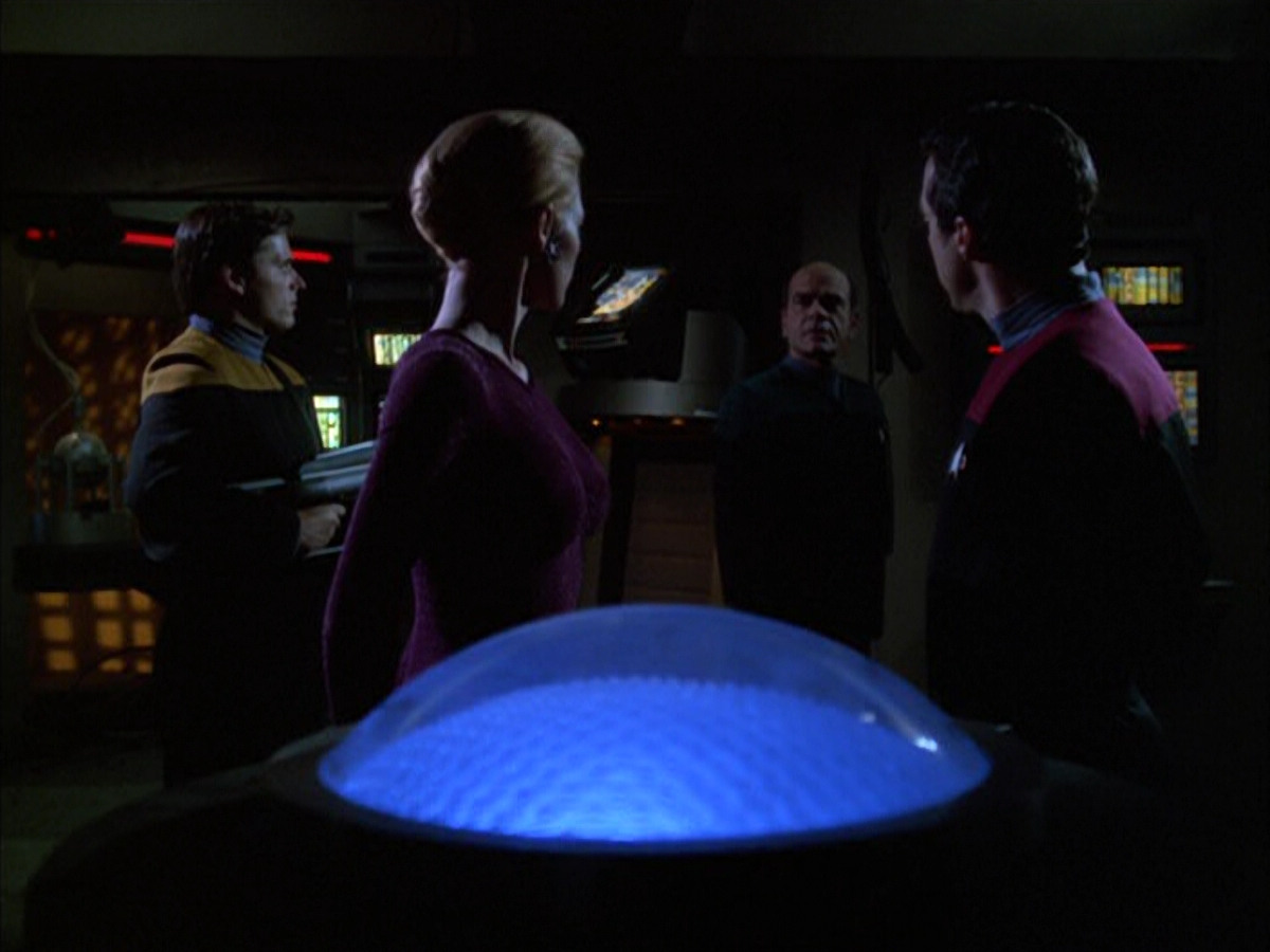 extant_StarTrek_VOY_6x01-EquinoxPart2_00680.jpg