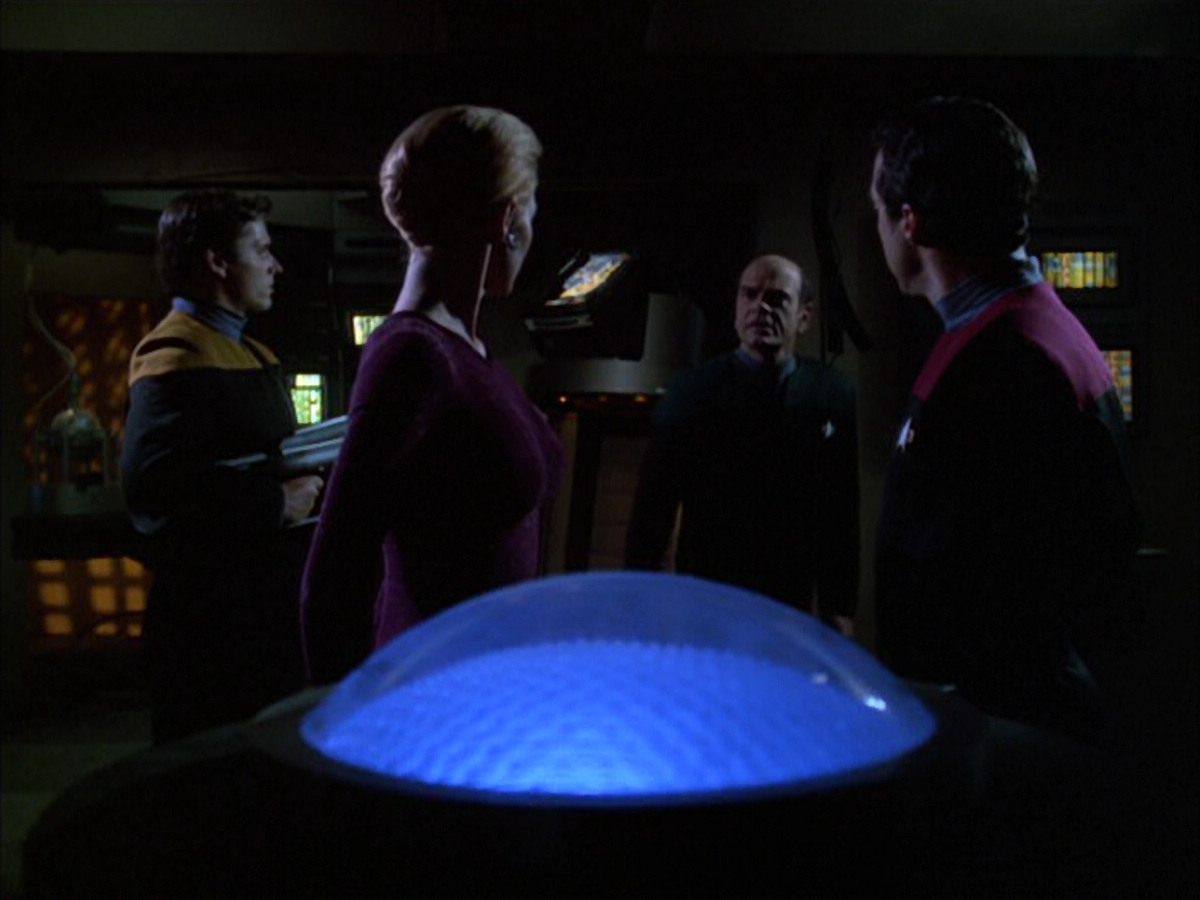 extant_StarTrek_VOY_6x01-EquinoxPart2_00681.jpg