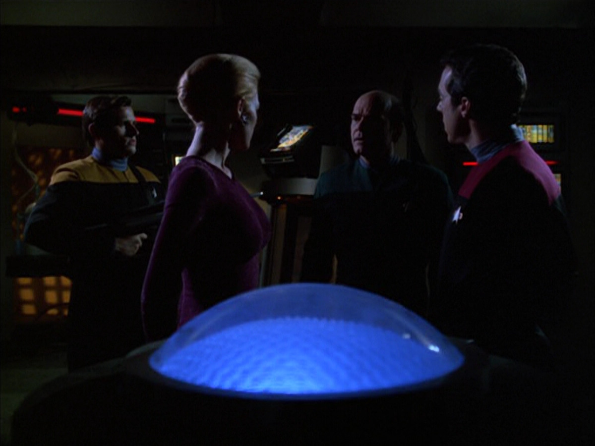 extant_StarTrek_VOY_6x01-EquinoxPart2_00683.jpg