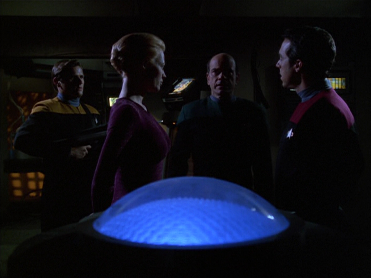 extant_StarTrek_VOY_6x01-EquinoxPart2_00684.jpg