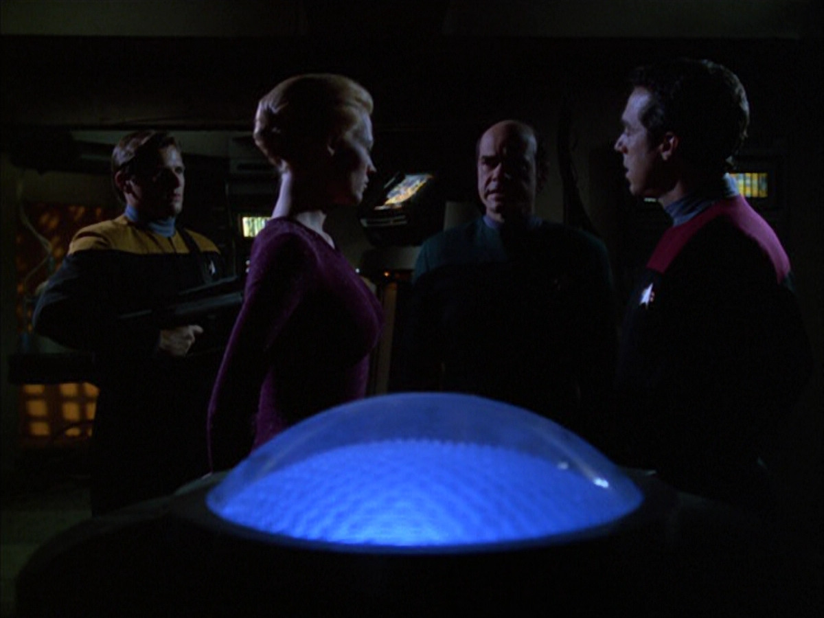 extant_StarTrek_VOY_6x01-EquinoxPart2_00685.jpg