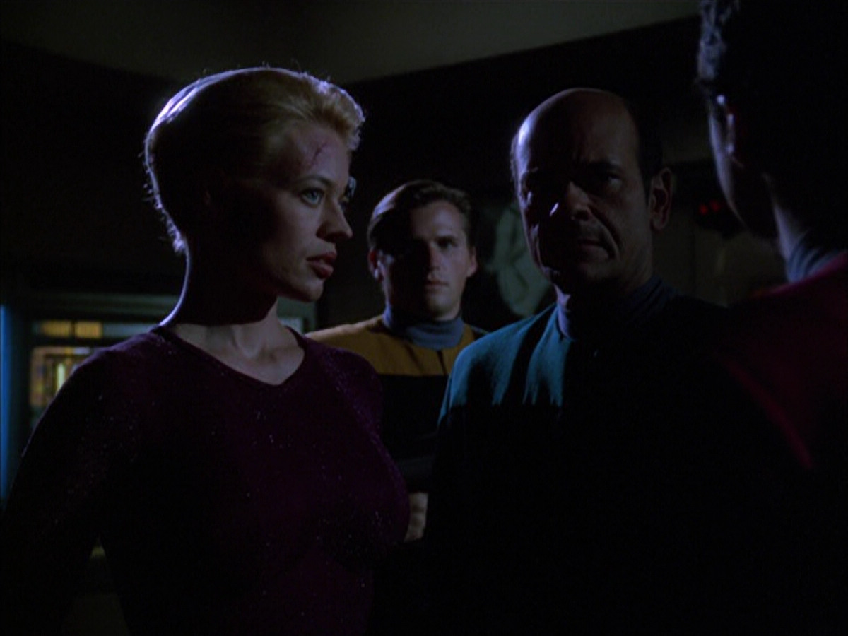 extant_StarTrek_VOY_6x01-EquinoxPart2_00692.jpg