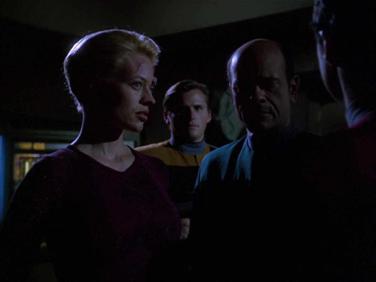 extant_StarTrek_VOY_6x01-EquinoxPart2_00693.jpg
