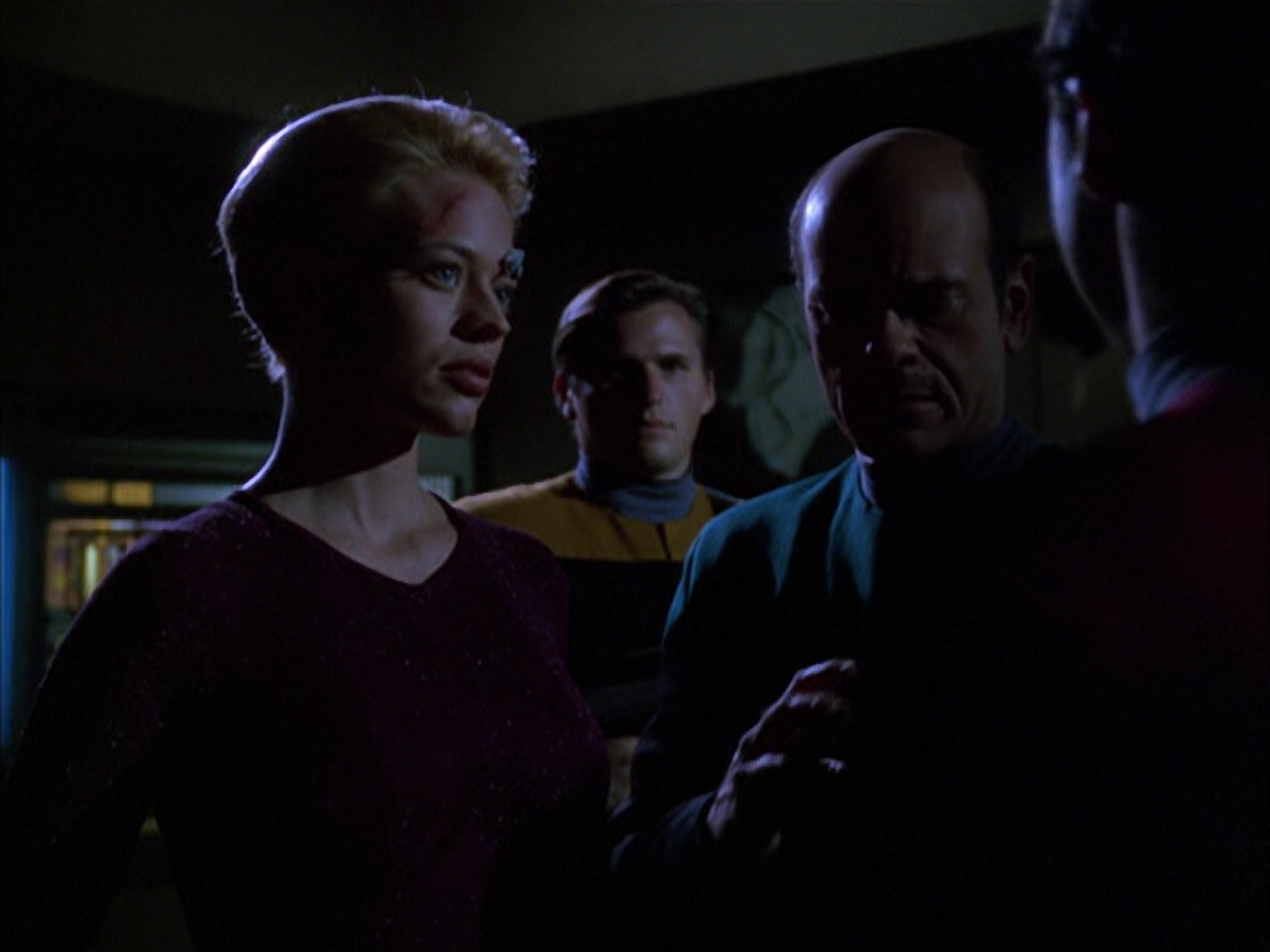 extant_StarTrek_VOY_6x01-EquinoxPart2_00694.jpg