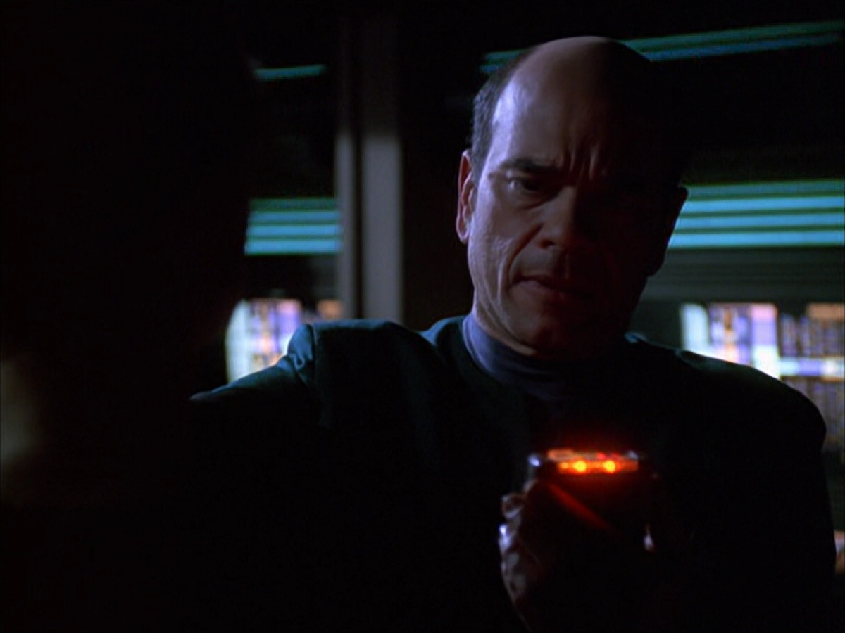 extant_StarTrek_VOY_6x01-EquinoxPart2_00701.jpg