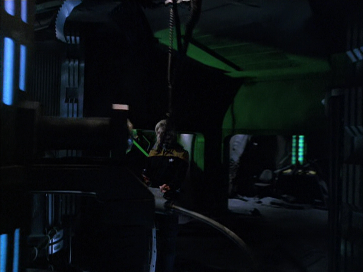 extant_StarTrek_VOY_6x01-EquinoxPart2_00706.jpg