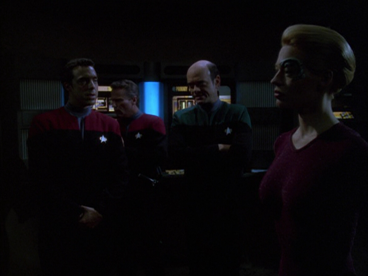 extant_StarTrek_VOY_6x01-EquinoxPart2_00762.jpg