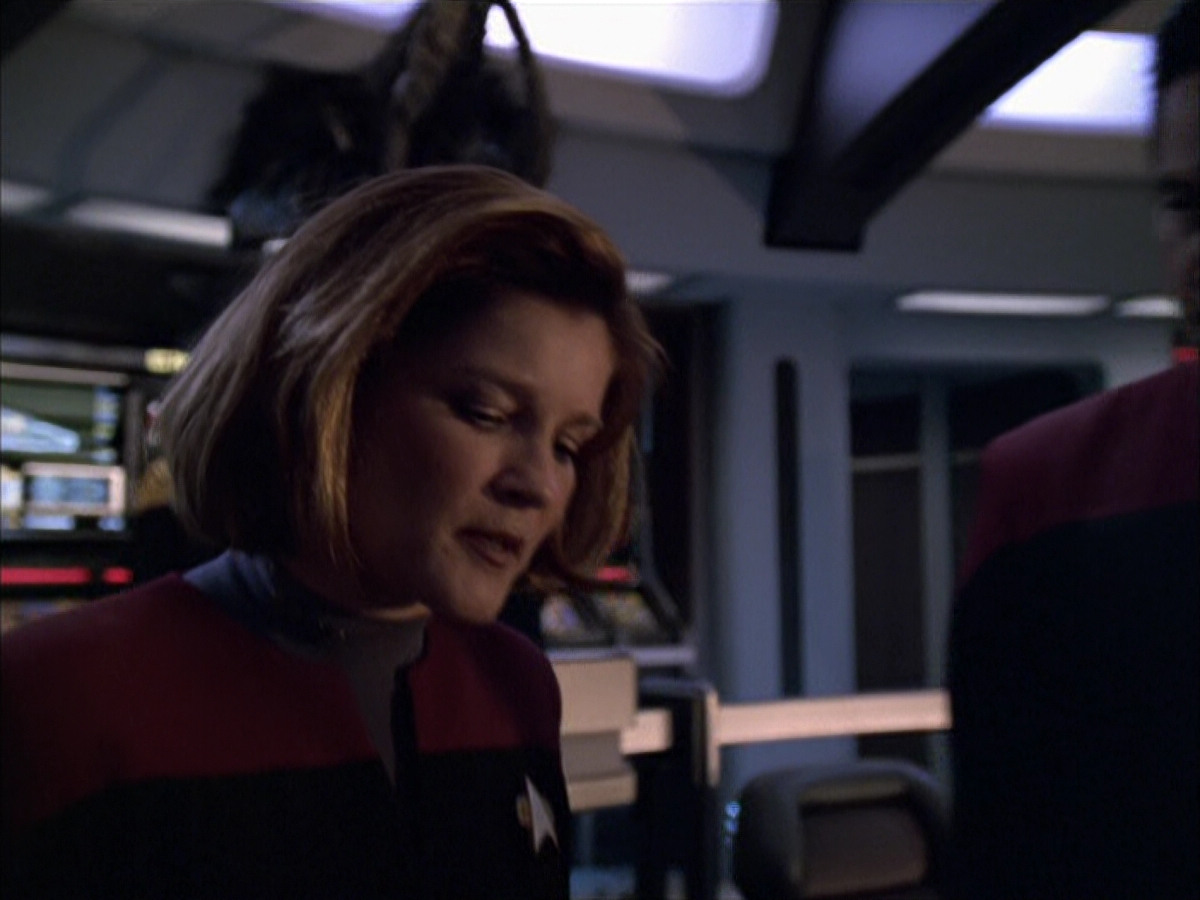 extant_StarTrek_VOY_6x01-EquinoxPart2_00816.jpg