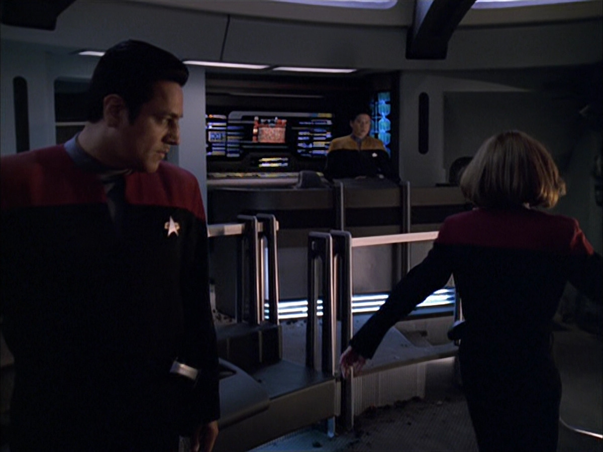 extant_StarTrek_VOY_6x01-EquinoxPart2_00822.jpg