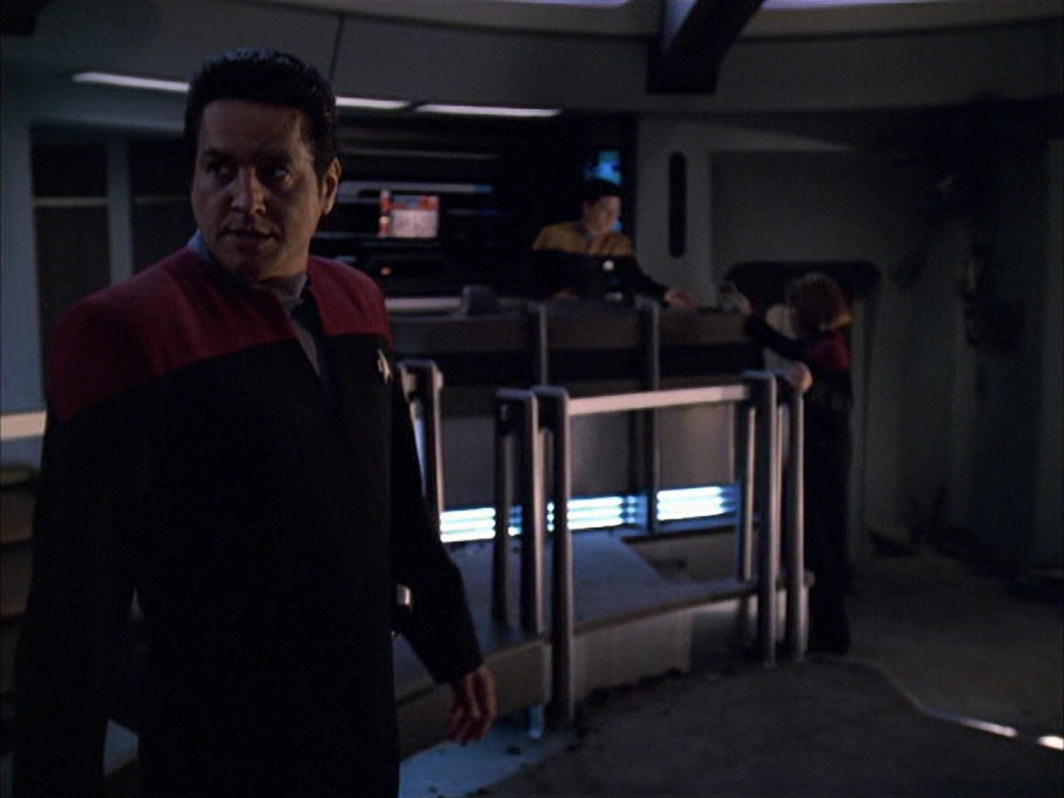 extant_StarTrek_VOY_6x01-EquinoxPart2_00825.jpg