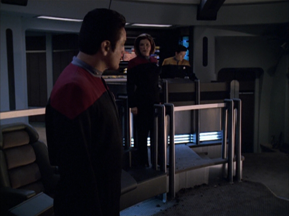 extant_StarTrek_VOY_6x01-EquinoxPart2_00831.jpg