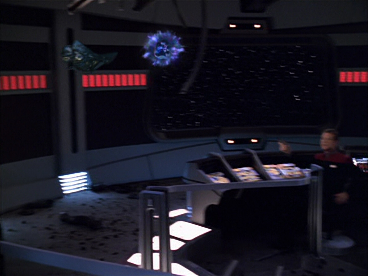 extant_StarTrek_VOY_6x01-EquinoxPart2_00855.jpg