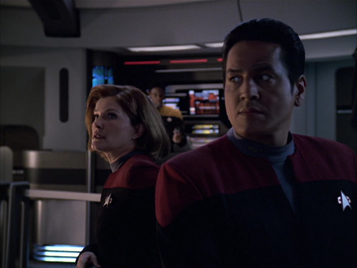 extant_StarTrek_VOY_6x01-EquinoxPart2_00874.jpg