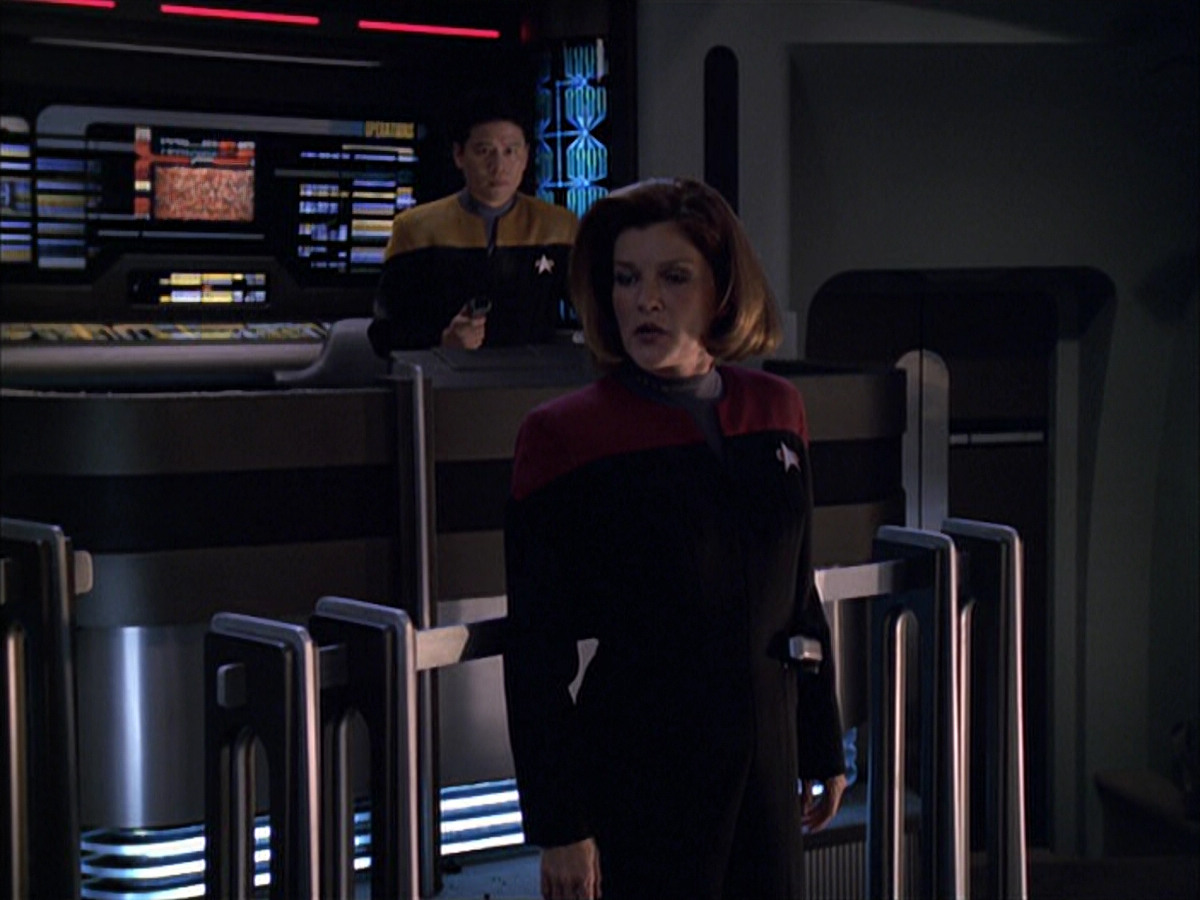 extant_StarTrek_VOY_6x01-EquinoxPart2_00897.jpg