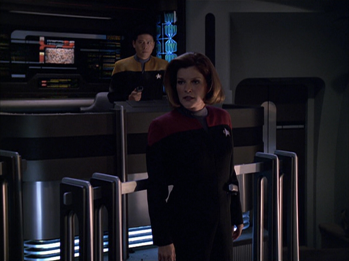 extant_StarTrek_VOY_6x01-EquinoxPart2_00898.jpg